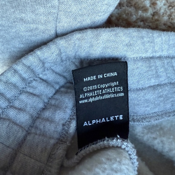 Alphalete Capital Crop Hoodie gray size small - Picture 4 of 5